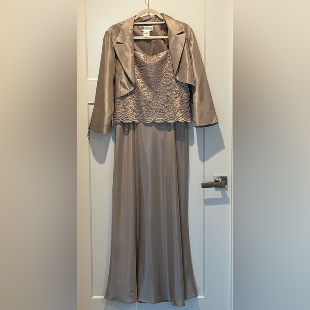 Jessica Howard Shiny Taupe Lace Dress w/Jacket Wedding Guest or Special Event